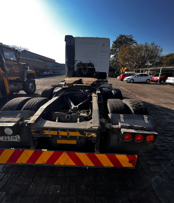Volvo 2007 FH 440 Hub-Reduction Truck - Image 5